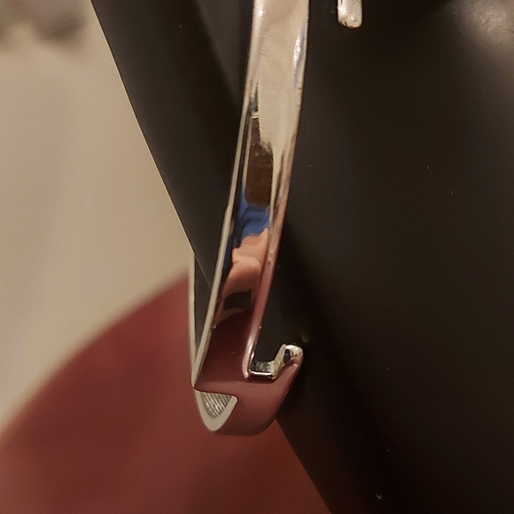 Avon silver tone bangle - Picture 5 of 6